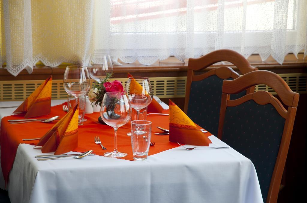 Hotel Slunce Havlíčkŭv Brod Ngoại thất bức ảnh