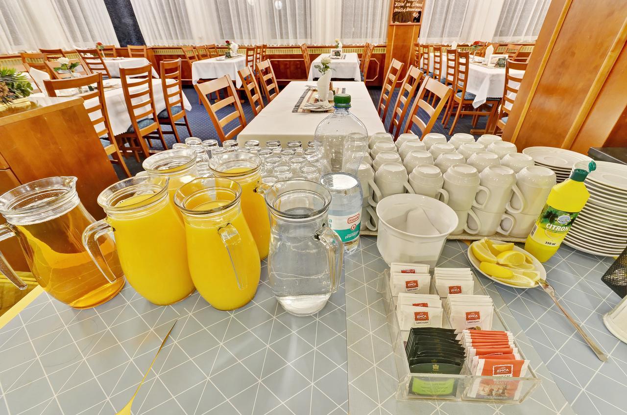 Hotel Slunce Havlíčkŭv Brod Ngoại thất bức ảnh
