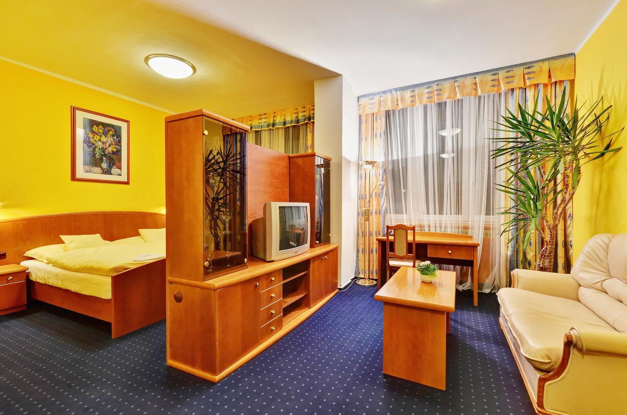 Hotel Slunce Havlíčkŭv Brod Ngoại thất bức ảnh